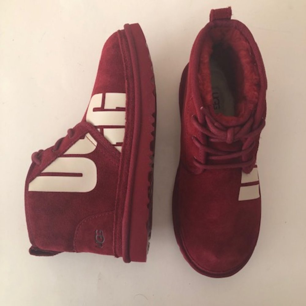 UGG Neumel Suede Leather Red Chopd Split Chukka Boot. Size: 7, 8